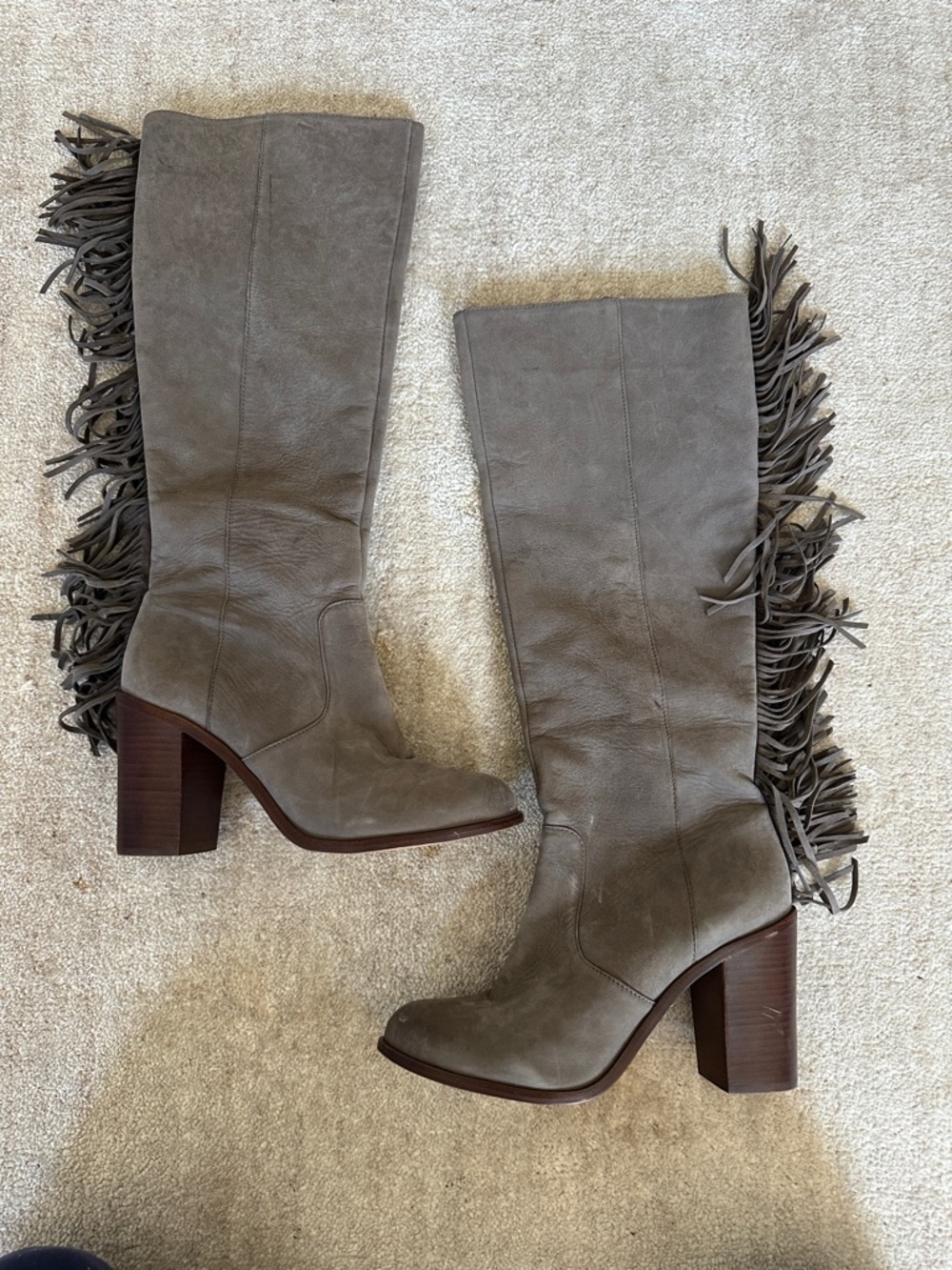 Knee-High Fringe Suede Heeled Boots - Grey